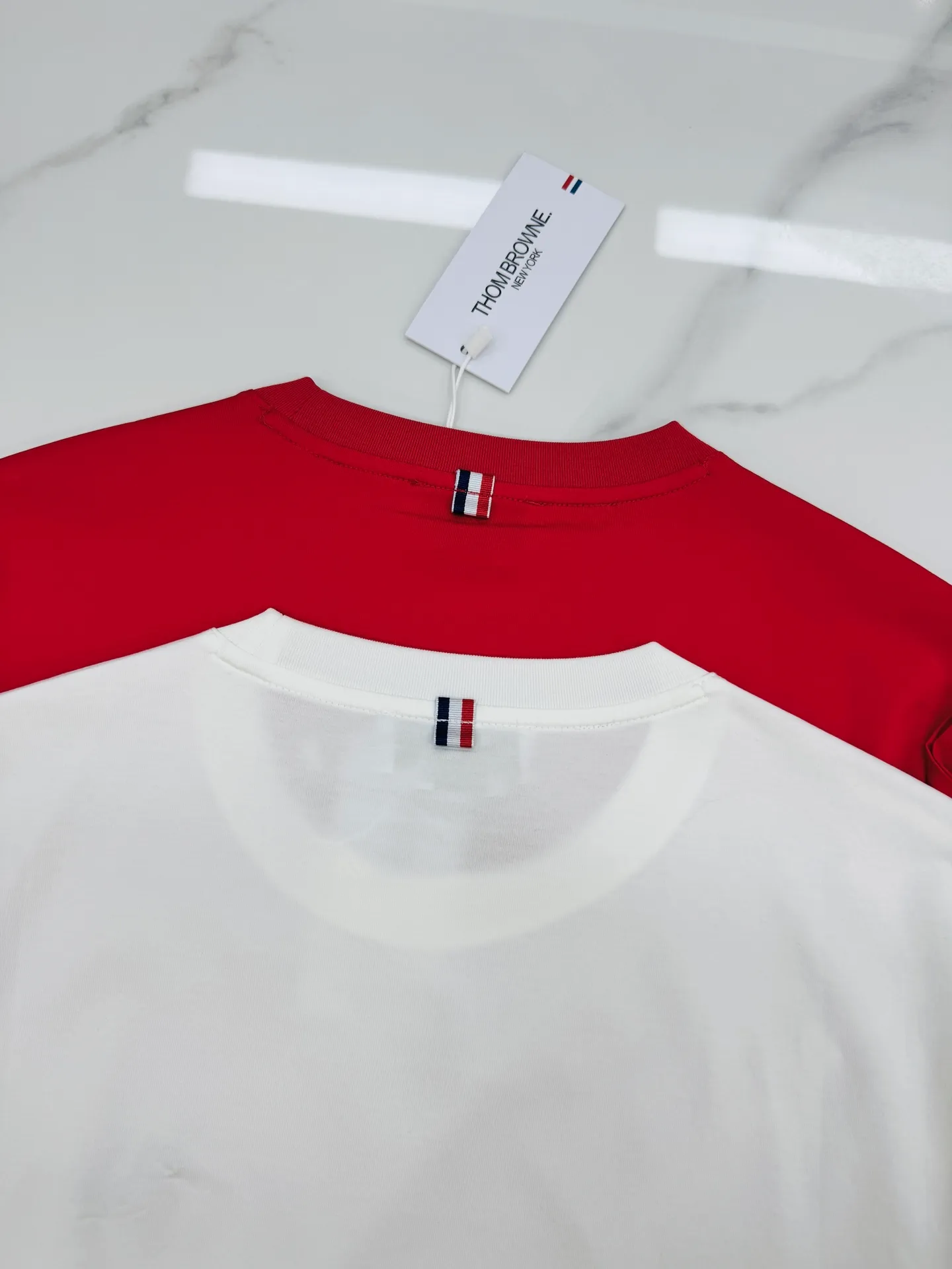 ⚜️ ～TB .26s New Arrival T . Same Style！ Classic TB . 3D 🪡 Quality . ， ～190g ！ ！ ：White.Black.Bright Red. .Sizes：M-3XL ❗️（S 4XL ）175/145 XL